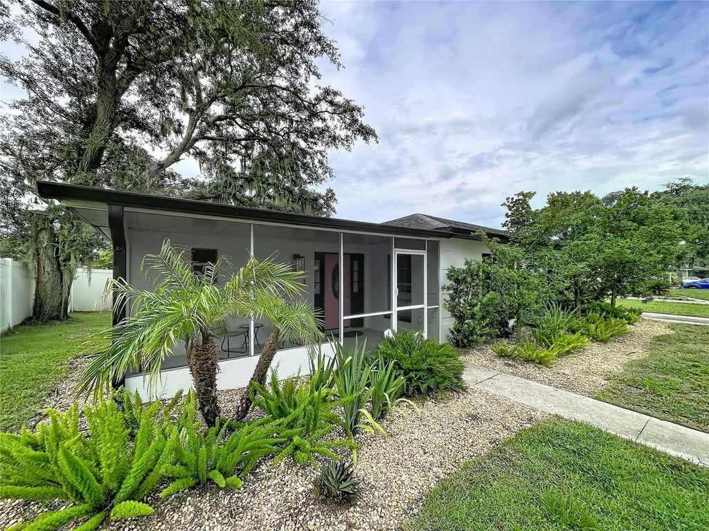 Photo of 1005 Hallwood Loop, Brandon, FL 33511 (MLS # TB8531834)