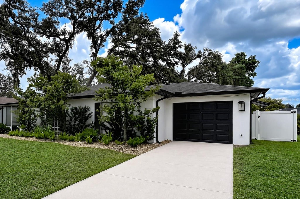 Photo of 1005 Hallwood Loop, Brandon, FL 33511 (MLS # TB8531834)