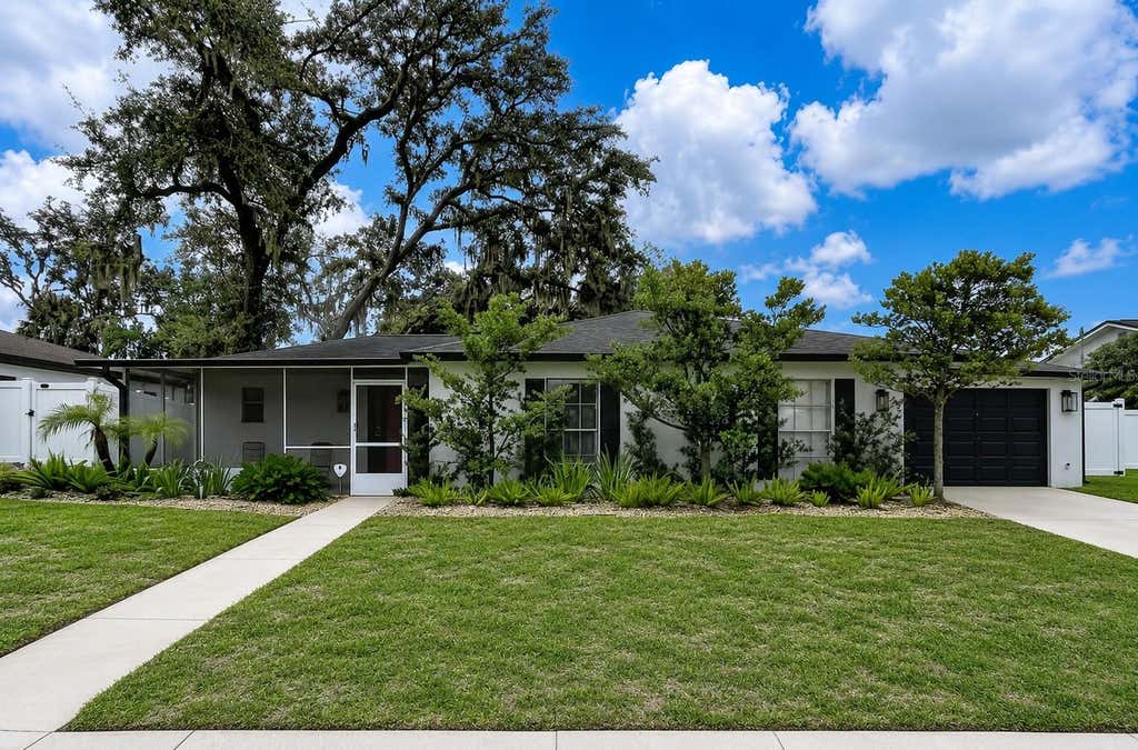 Photo of 1005 Hallwood Loop, Brandon, FL 33511 (MLS # TB8531834)