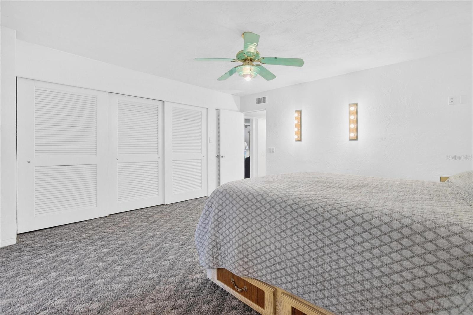 ON TOP OF THE WORLD - Residential