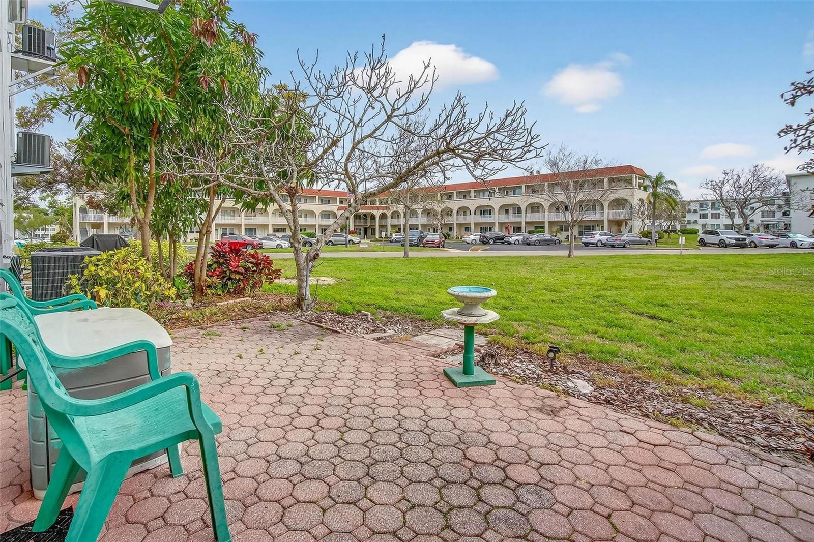 ON TOP OF THE WORLD - Residential