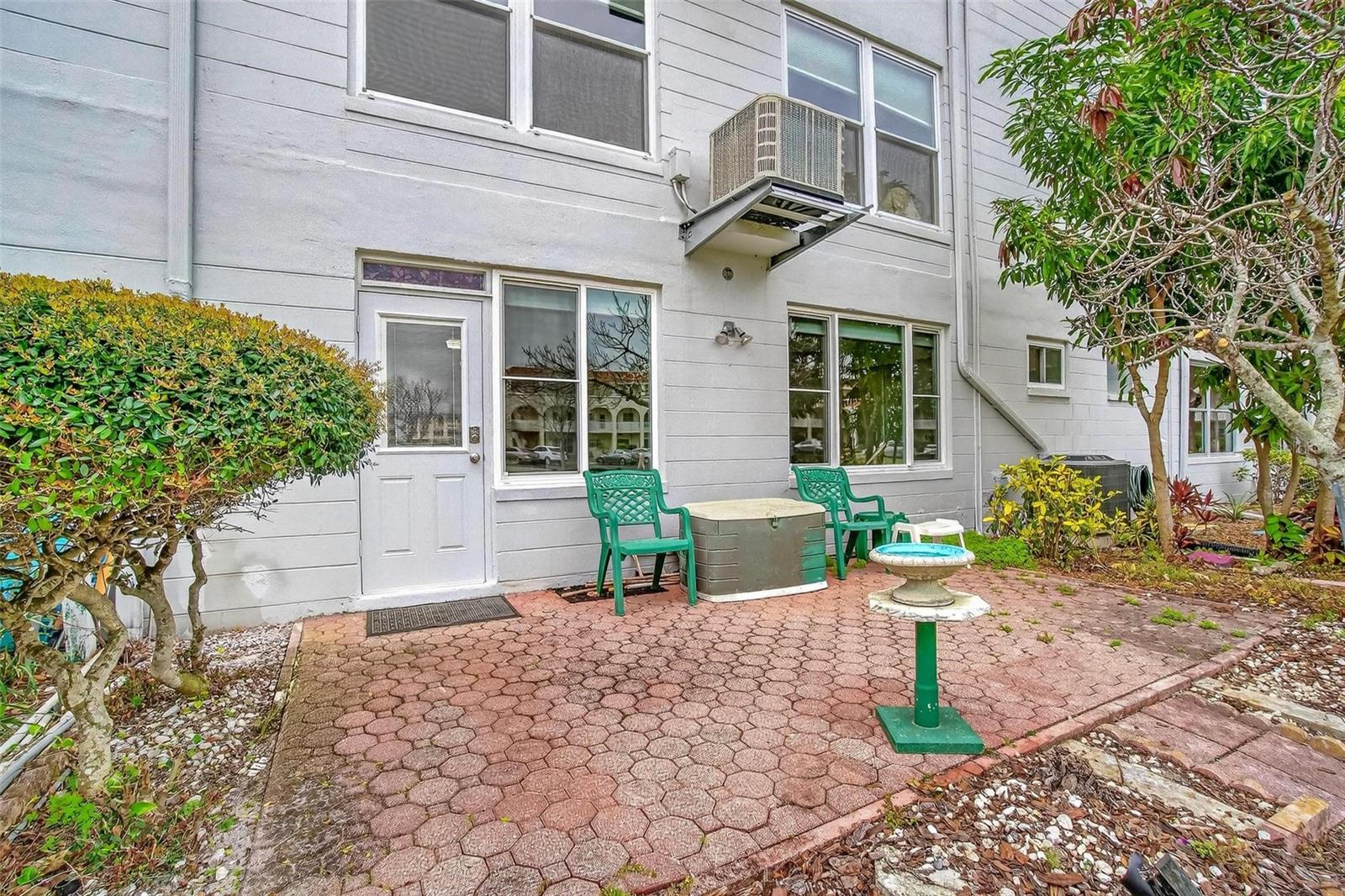 ON TOP OF THE WORLD - Residential