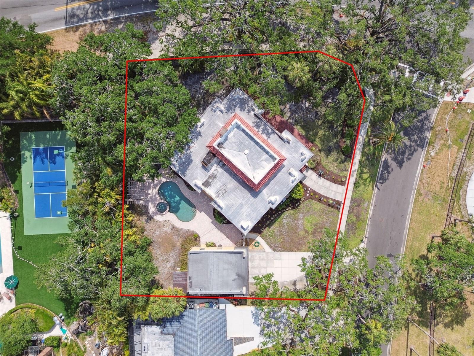 Located in the heart of South Tampa’s coveted Sunset Park neighborhood, this expansive 21,135 sq ft lot offers a unique opportunity to either renovate an early neighborhood home or build a custom estate from the ground up. Positioned directly across from the newly developed Dundee Park, the property enjoys exceptional access to top-rated schools, dining, entertainment, and major thoroughfares—just minutes from Tampa International Airport, Downtown, and the Gandy Bridge to St. Pete.
The lot’s size and location make it equally suited for a luxury new build. A detached ADU with a separate TECO meter remains on-site, offering flexibility for future use or redevelopment. Mature landscaping, a pool, and original brick archways add charm and a ready-made outdoor setting.
Whether you're a builder, investor, or homeowner with a vision, this is a rare chance to secure a half-acre property in one of South Tampa’s most desirable neighborhoods.