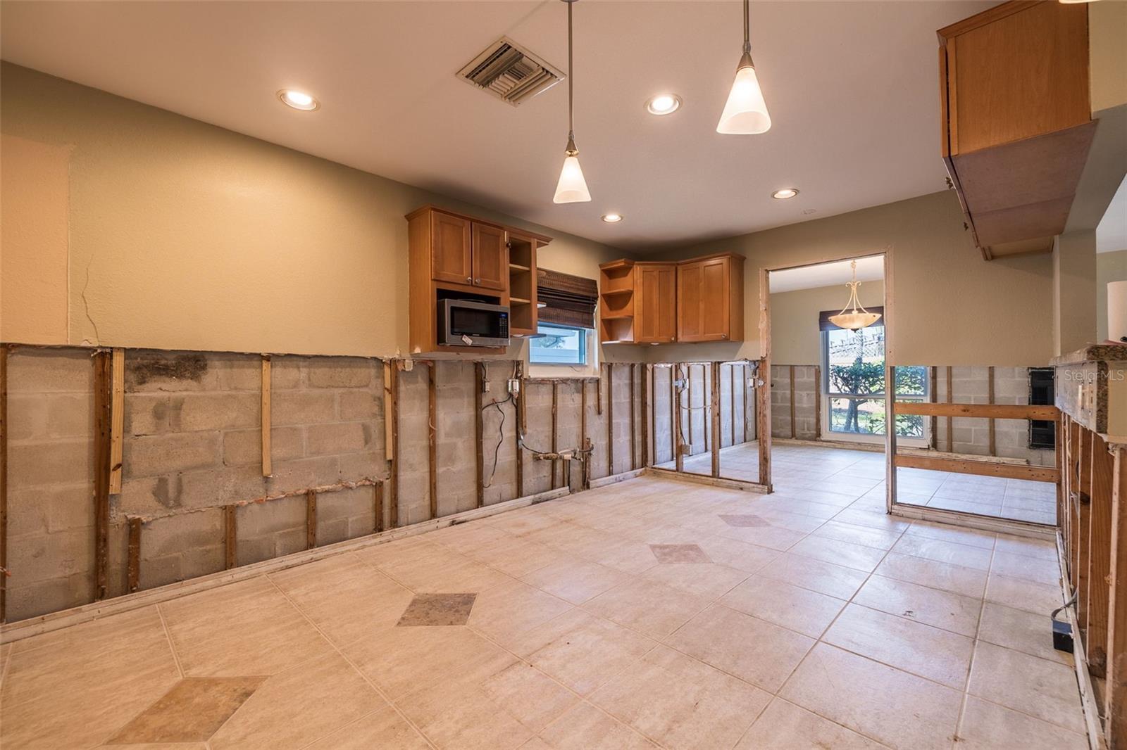 2031 TANGLEWOOD WAY NE