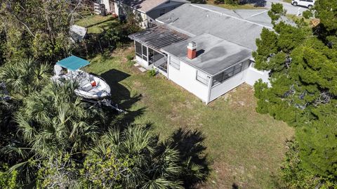 A home in SOUTH DAYTONA