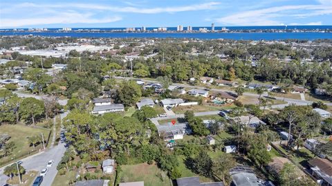 A home in SOUTH DAYTONA