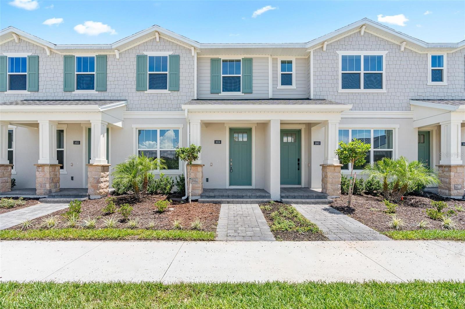 One or more photo(s) has been virtually staged. Fall in love with this brand-new, modern home in the Bronson Peak community in Apopka—and be the first to call it home.
Designed by the prestigious Toll Brothers construction company, this residence combines the best of contemporary design with high-quality finishes and a smart floor plan, perfect for those who value comfort, sophistication, and functionality.
Upon arrival, you'll be greeted by a charming facade and a prime location—across from the clubhouse and the community's mailboxes, offering even more convenience for your daily life.
Upon entering, the spacious, integrated spaces define the lifestyle this home offers. The living room, dining room, and kitchen connect into an open, harmonious space, ideal for entertaining friends or enjoying family time.
The kitchen is a true highlight: equipped with state-of-the-art stainless steel appliances, modern cabinetry, and ample counter space, it was designed for those who appreciate beauty and functionality in their daily lives.
Upstairs, there are three spacious bedrooms, all with cozy carpeting and ceiling fans with lighting. The master suite features a spacious walk-in closet and private bathroom, creating a perfect retreat for relaxation. The loft, also on the second floor, offers a versatile space that can be used as an office, TV room, or study.
At the rear of the house, a fenced backyard, strategically located between the house and the garage, invites private outdoor moments, whether relaxing, playing with pets, or creating an urban garden. And, to top it all off, the house has a private two-car garage, ensuring convenience and security.
All this in a peaceful and well-located community, close to parks, excellent schools, and with easy access to major highways.
Kellogg at Bronson Peak is more than an address—it's a lifestyle. Experience the best of Central Florida in a home designed with the utmost care for comfort, modernity, and quality of life.