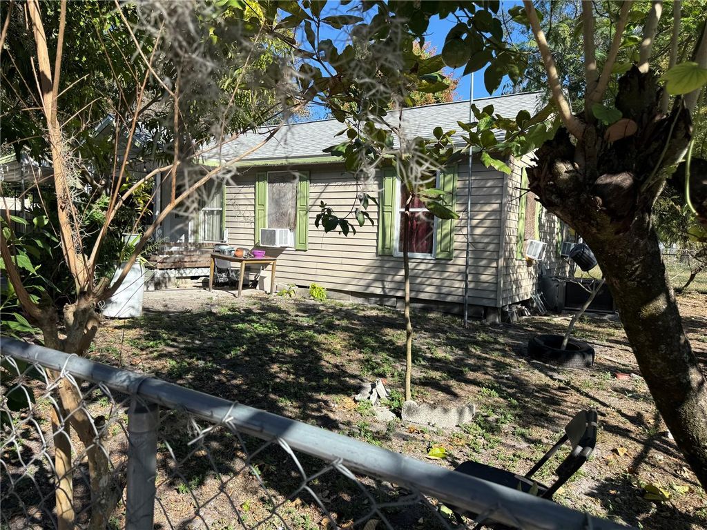 Photo of 10 Mays Street, Plant City, FL 33563 (MLS # TB8460136)