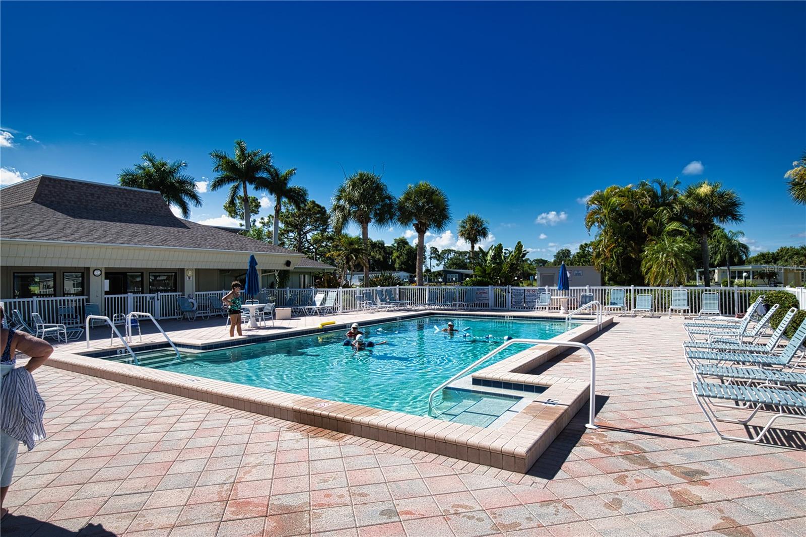 LA CASA MHP CO-OP - Residential