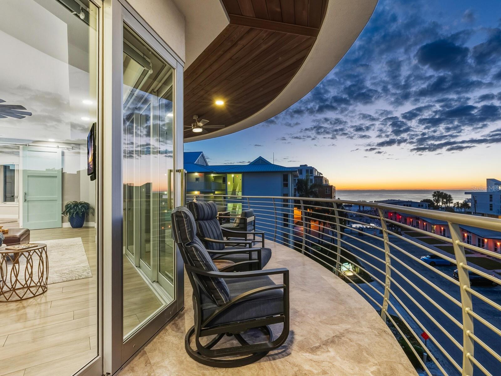 BEACH HOUSE RESIDENCES - Residential