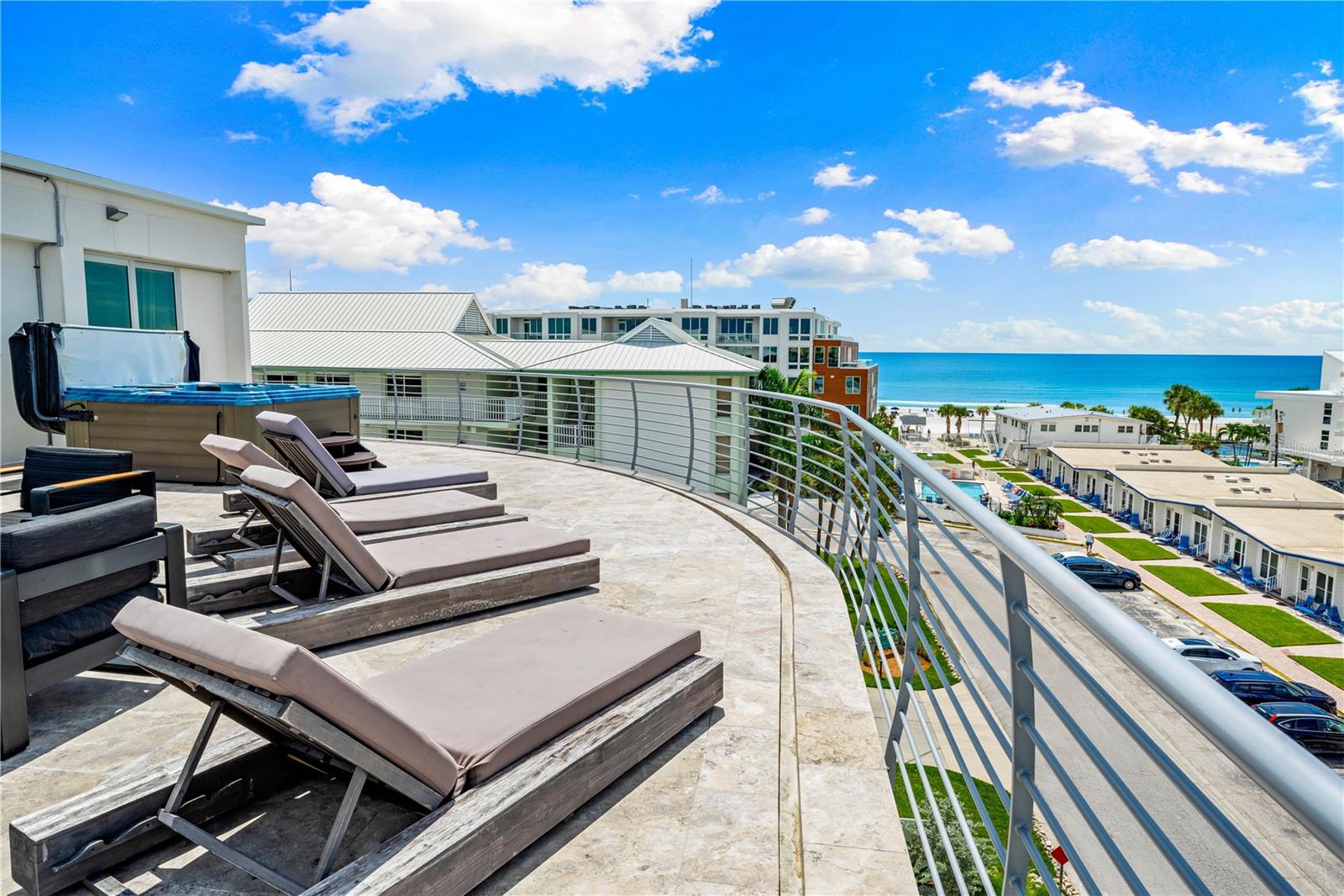 BEACH HOUSE RESIDENCES - Residential