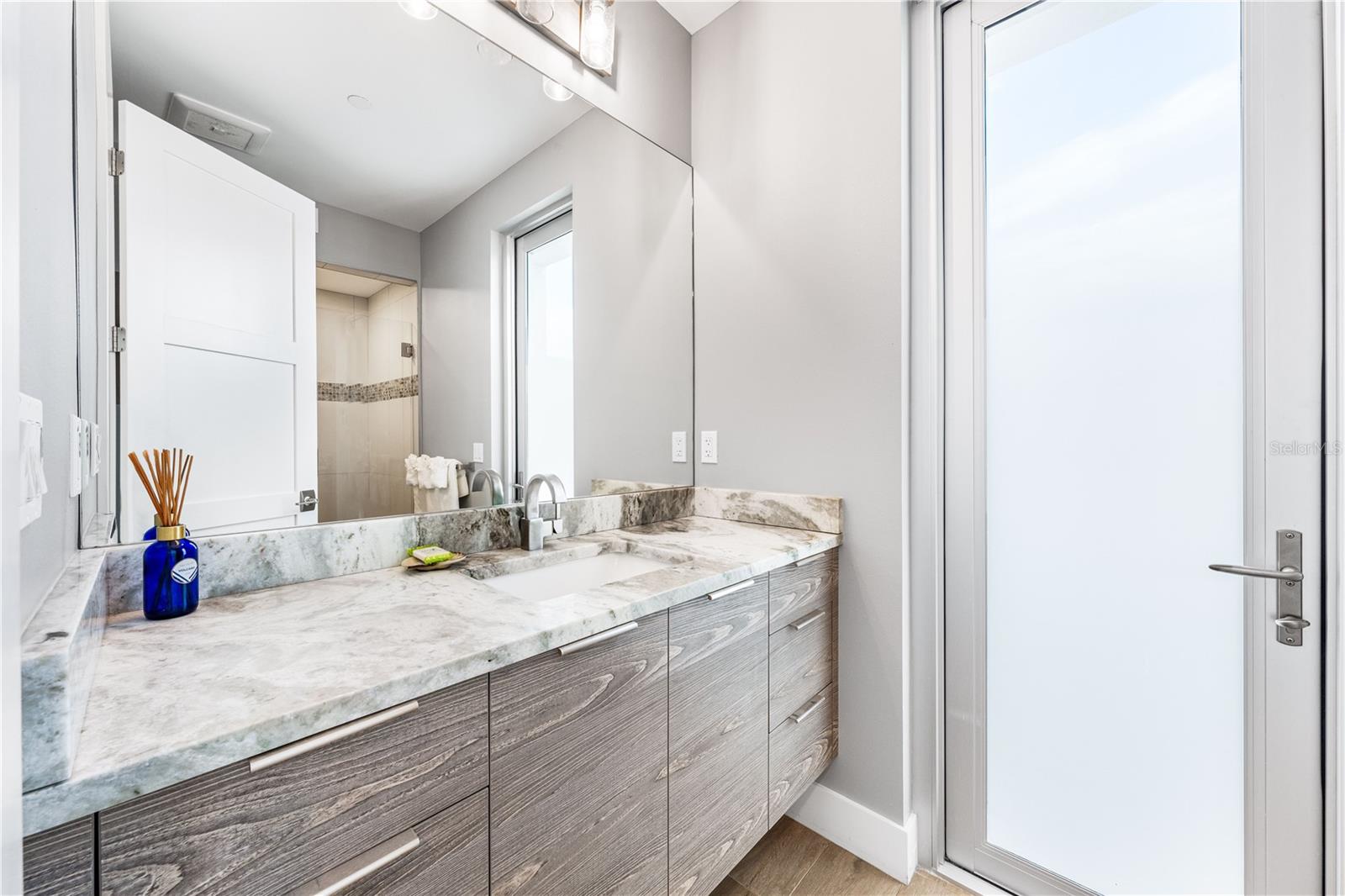 BEACH HOUSE RESIDENCES - Residential