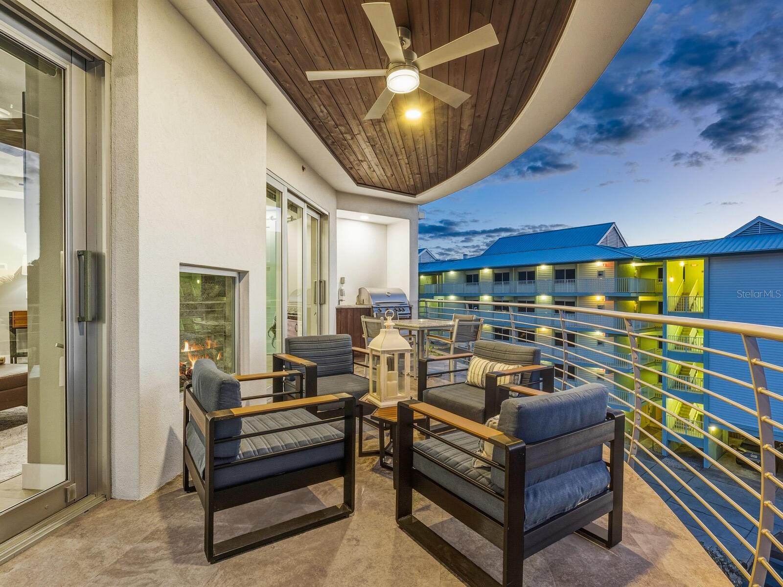 BEACH HOUSE RESIDENCES - Residential