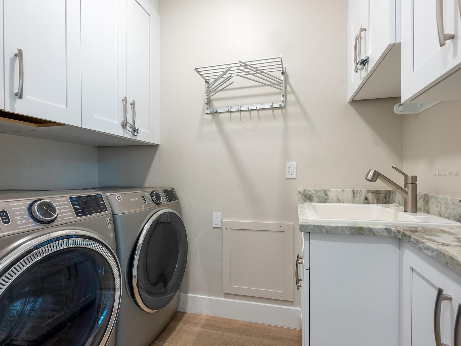 BEACH HOUSE RESIDENCES - Residential