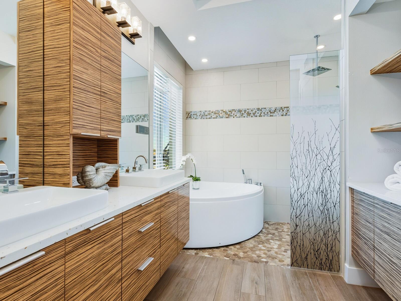 BEACH HOUSE RESIDENCES - Residential