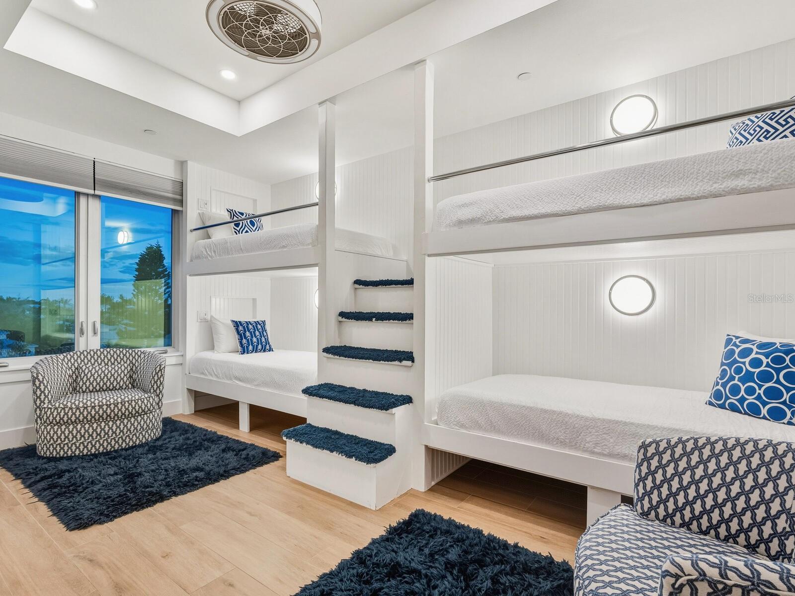 BEACH HOUSE RESIDENCES - Residential