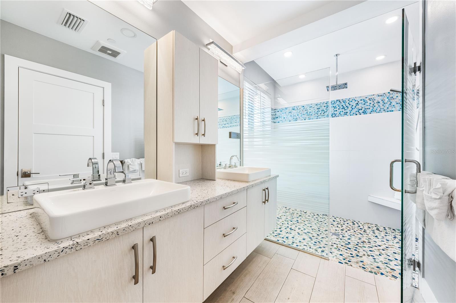 BEACH HOUSE RESIDENCES - Residential