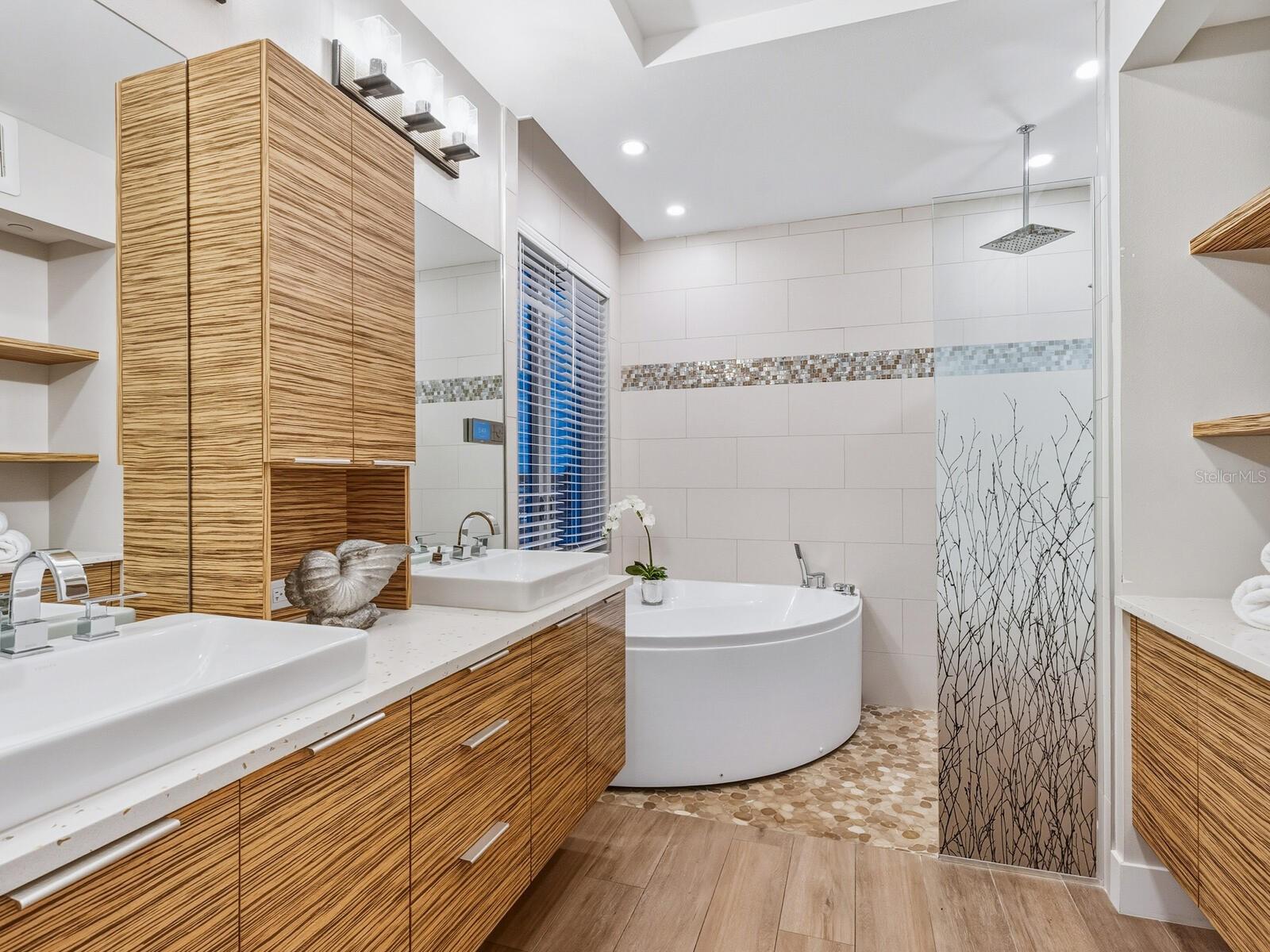 BEACH HOUSE RESIDENCES - Residential