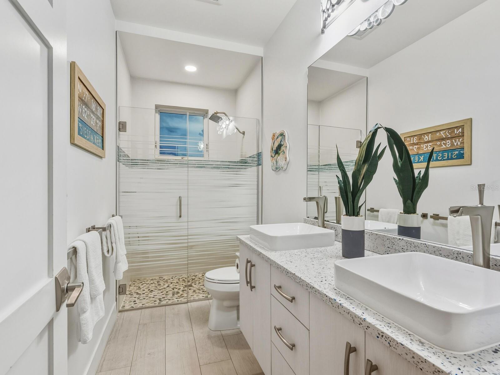 BEACH HOUSE RESIDENCES - Residential