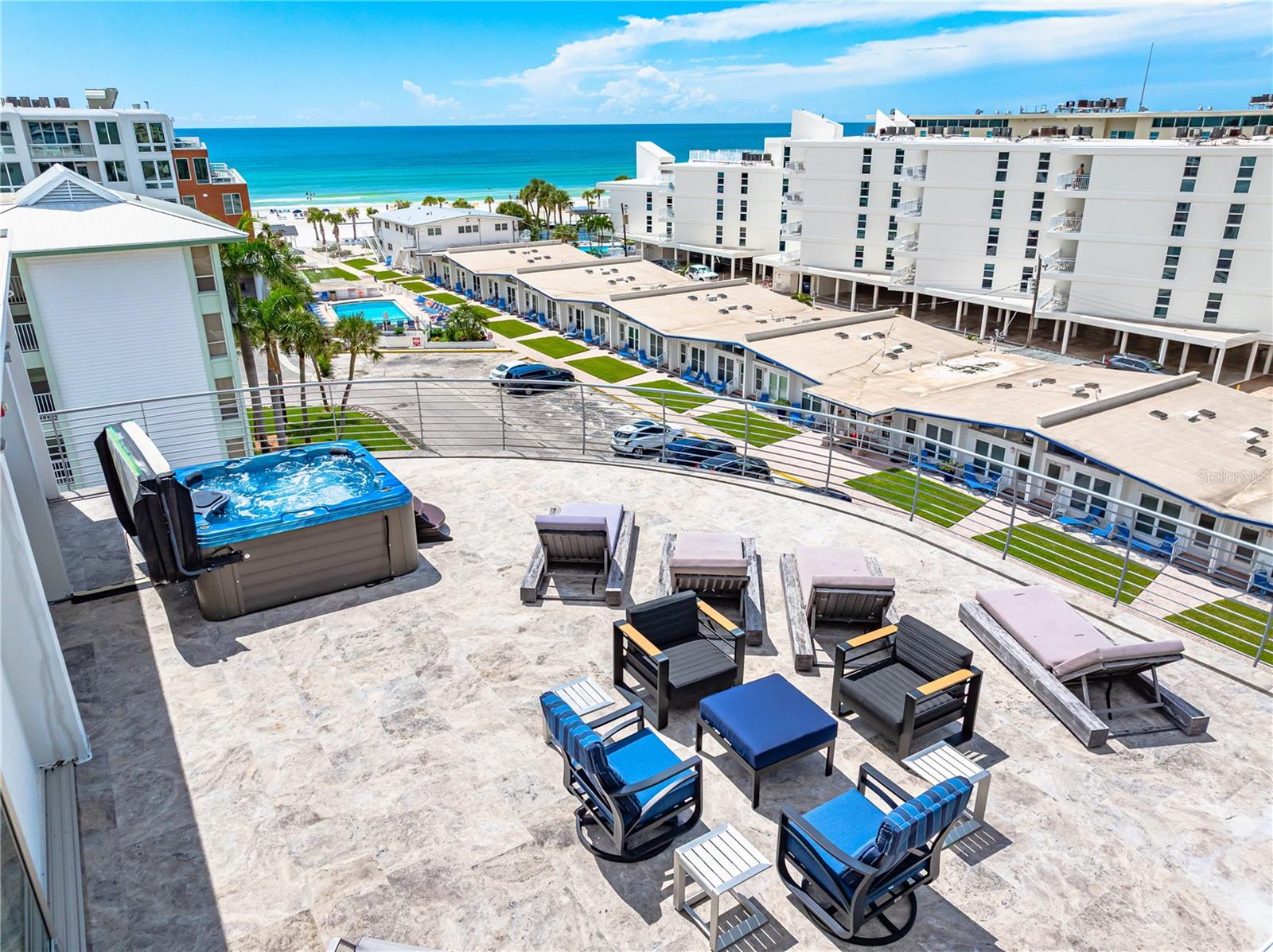 BEACH HOUSE RESIDENCES - Residential