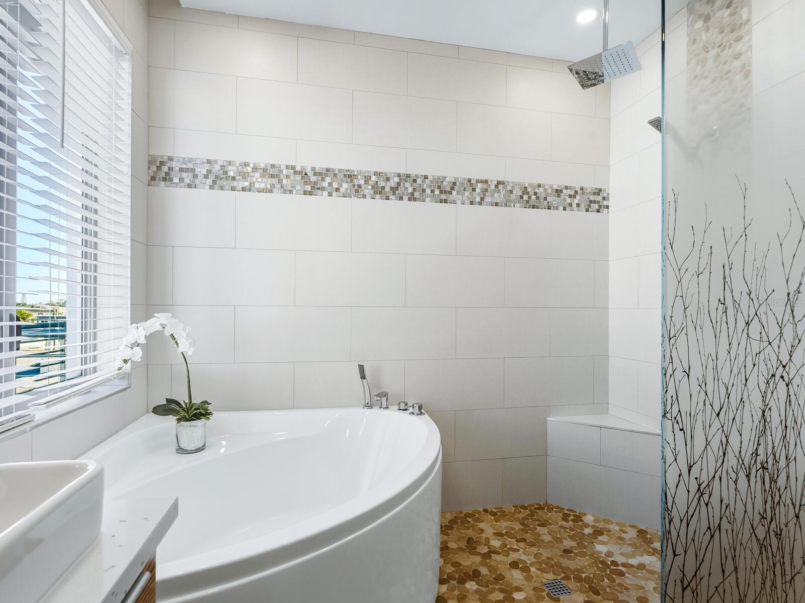 BEACH HOUSE RESIDENCES - Residential