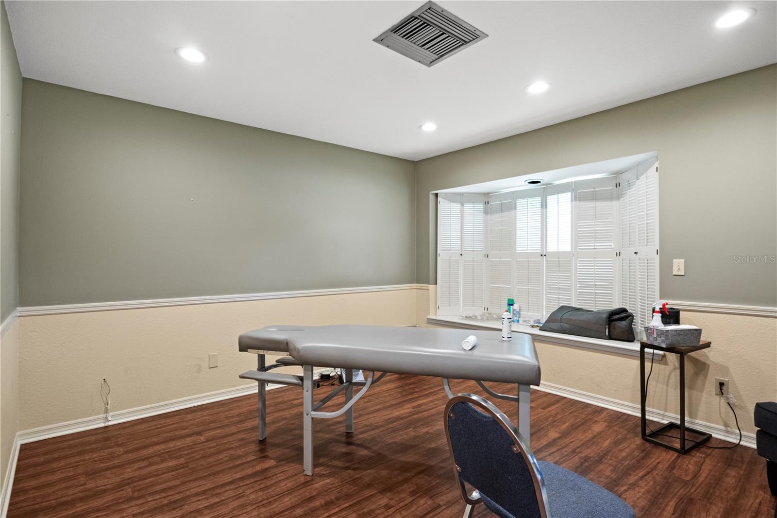 LAMBRECHTS REP - Commercial Sale