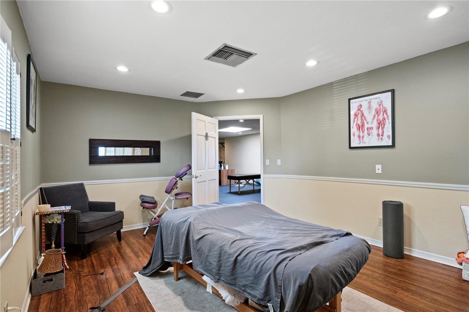 LAMBRECHTS REP - Commercial Sale