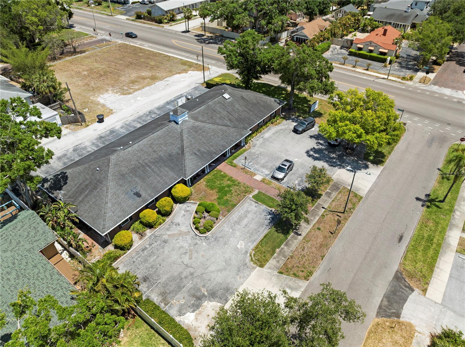 LAMBRECHTS REP - Commercial Sale