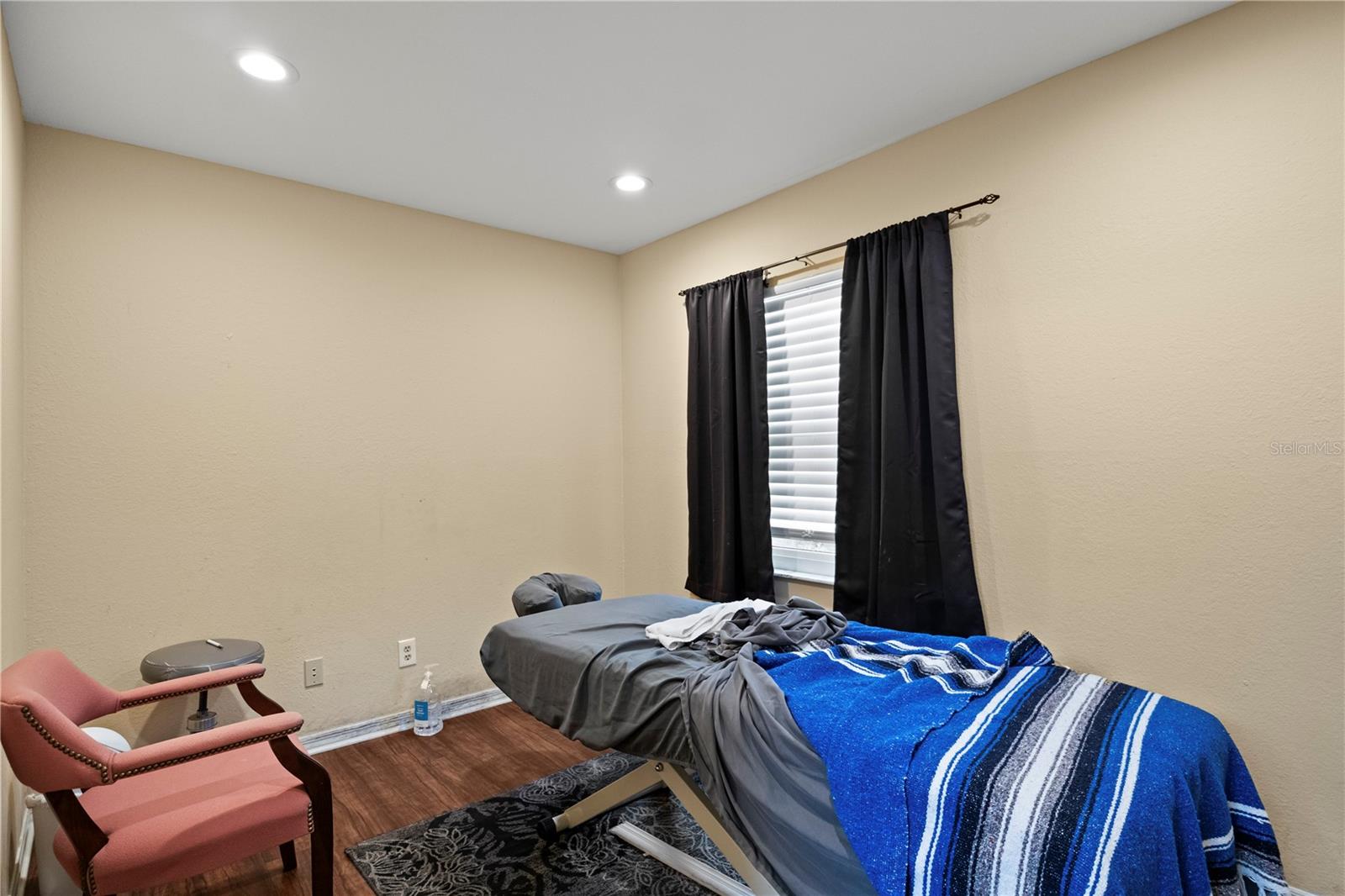 LAMBRECHTS REP - Commercial Sale