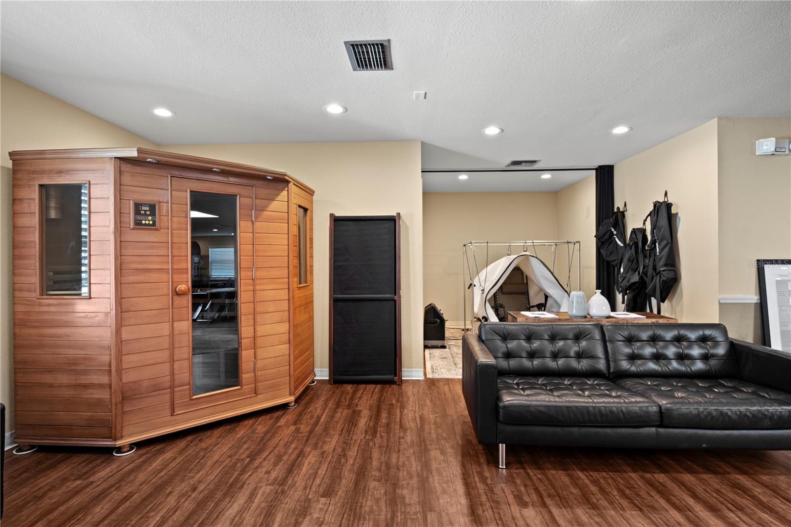 LAMBRECHTS REP - Commercial Sale