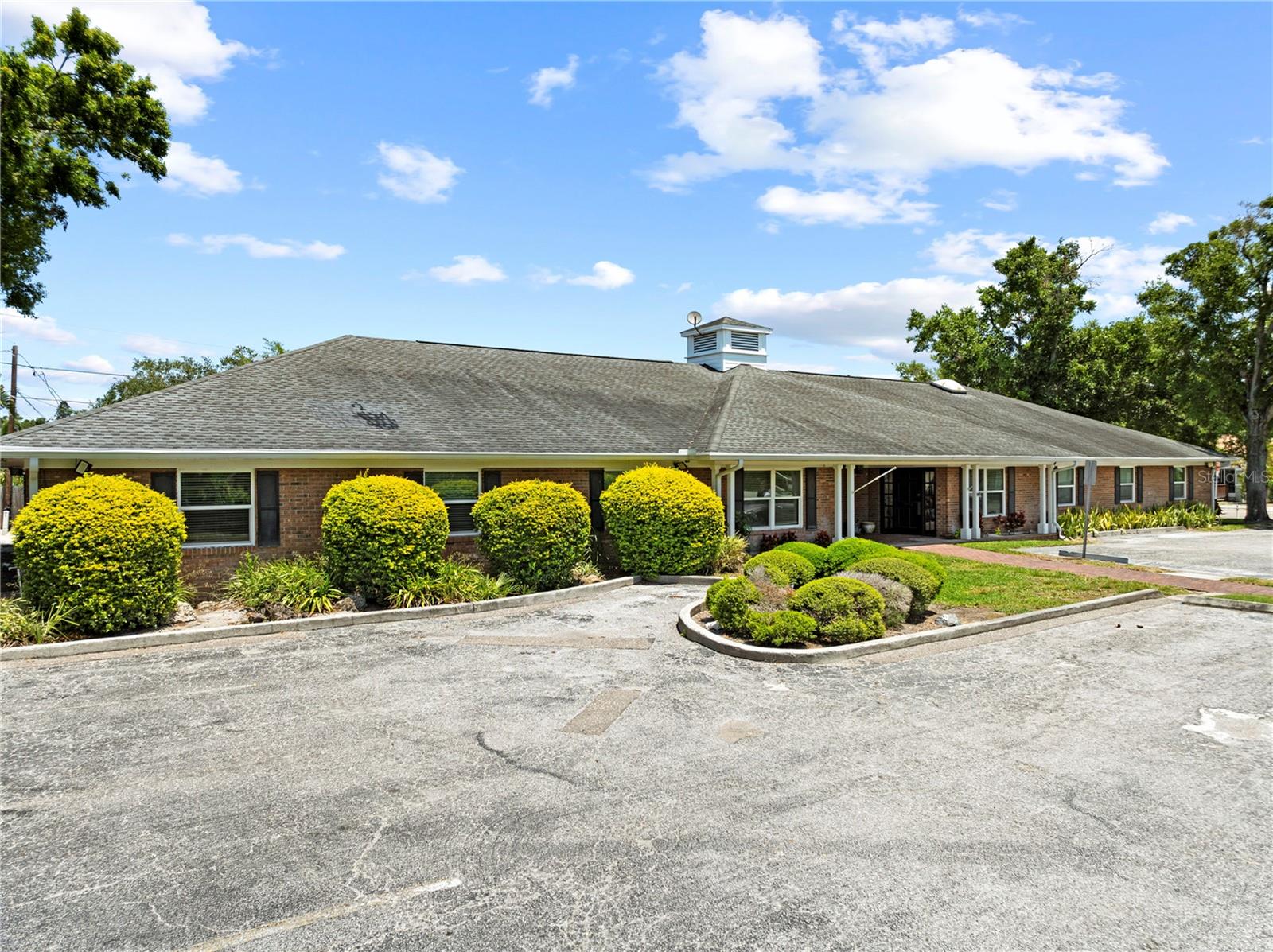 LAMBRECHTS REP - Commercial Sale