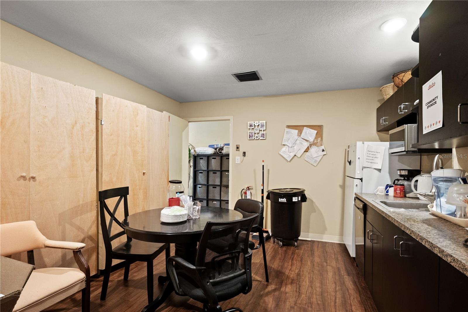 LAMBRECHTS REP - Commercial Sale