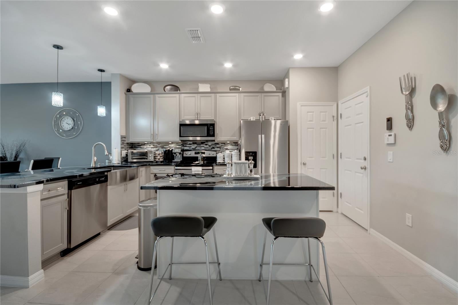 3725 PLAINVIEW DRIVE