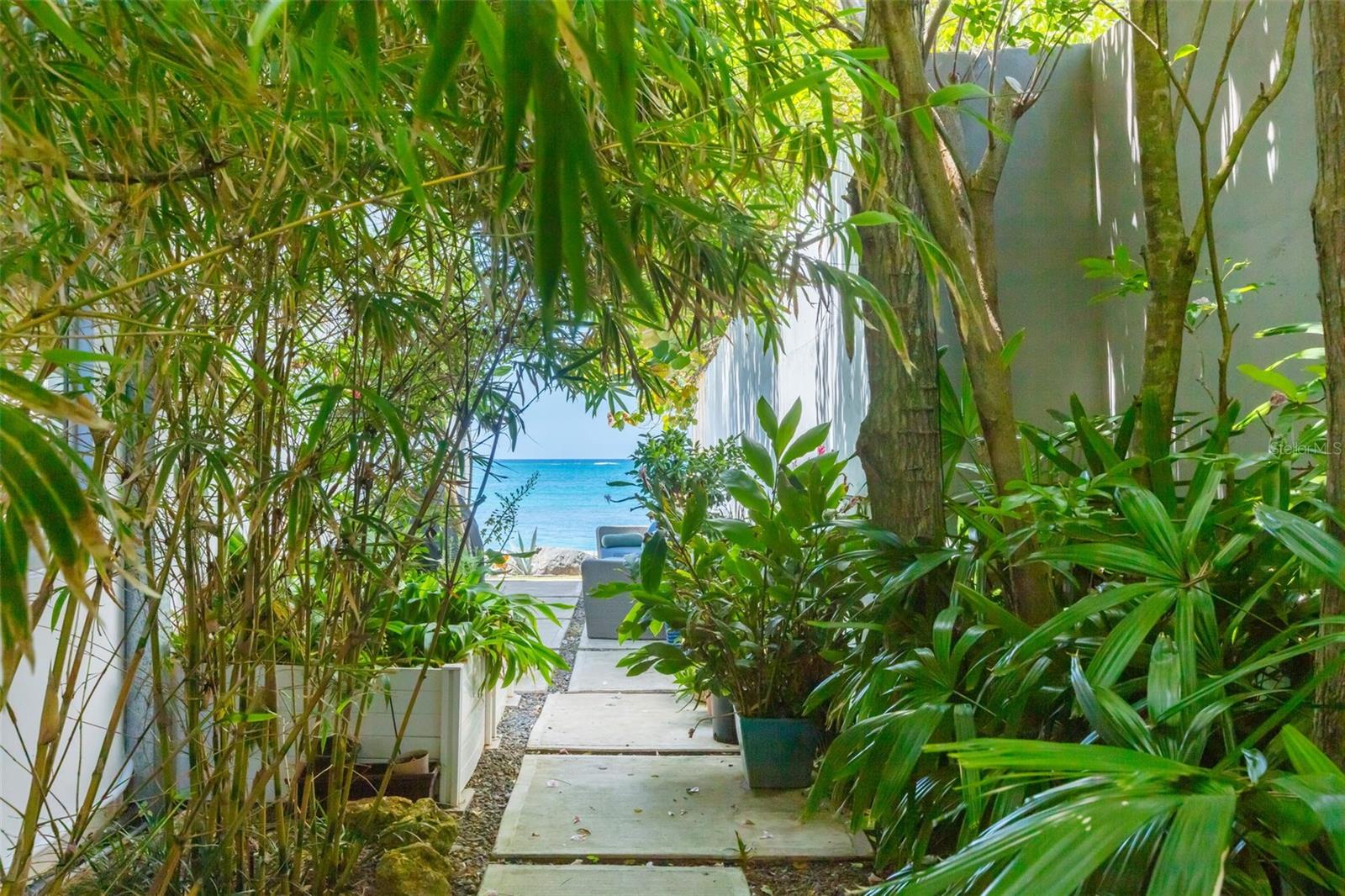 AZURE BEACH - Residential