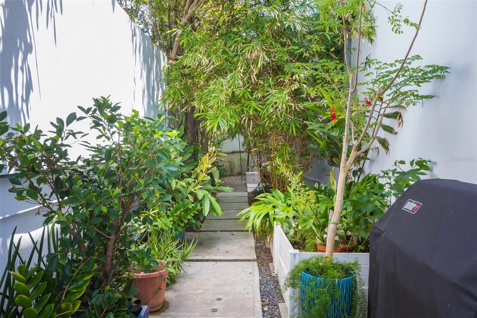 AZURE BEACH - Residential