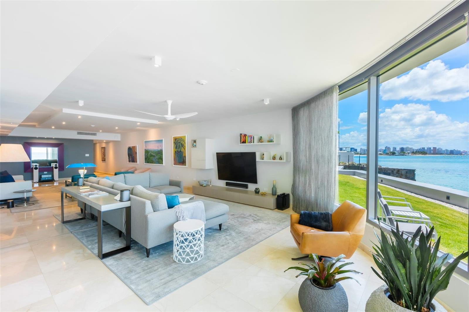 AZURE BEACH - Residential