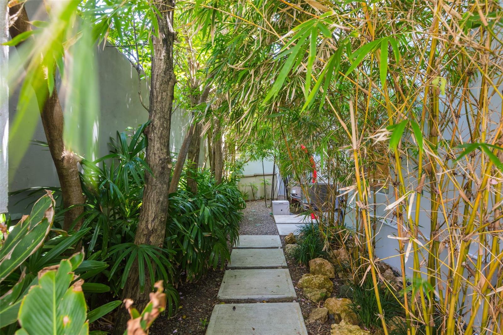 AZURE BEACH - Residential