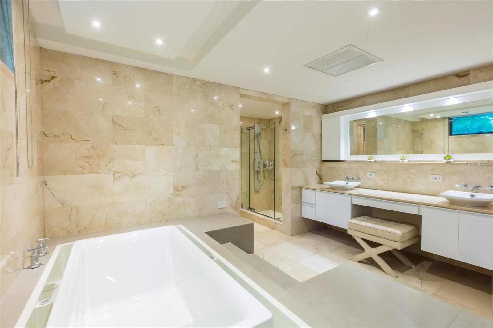 AZURE BEACH - Residential