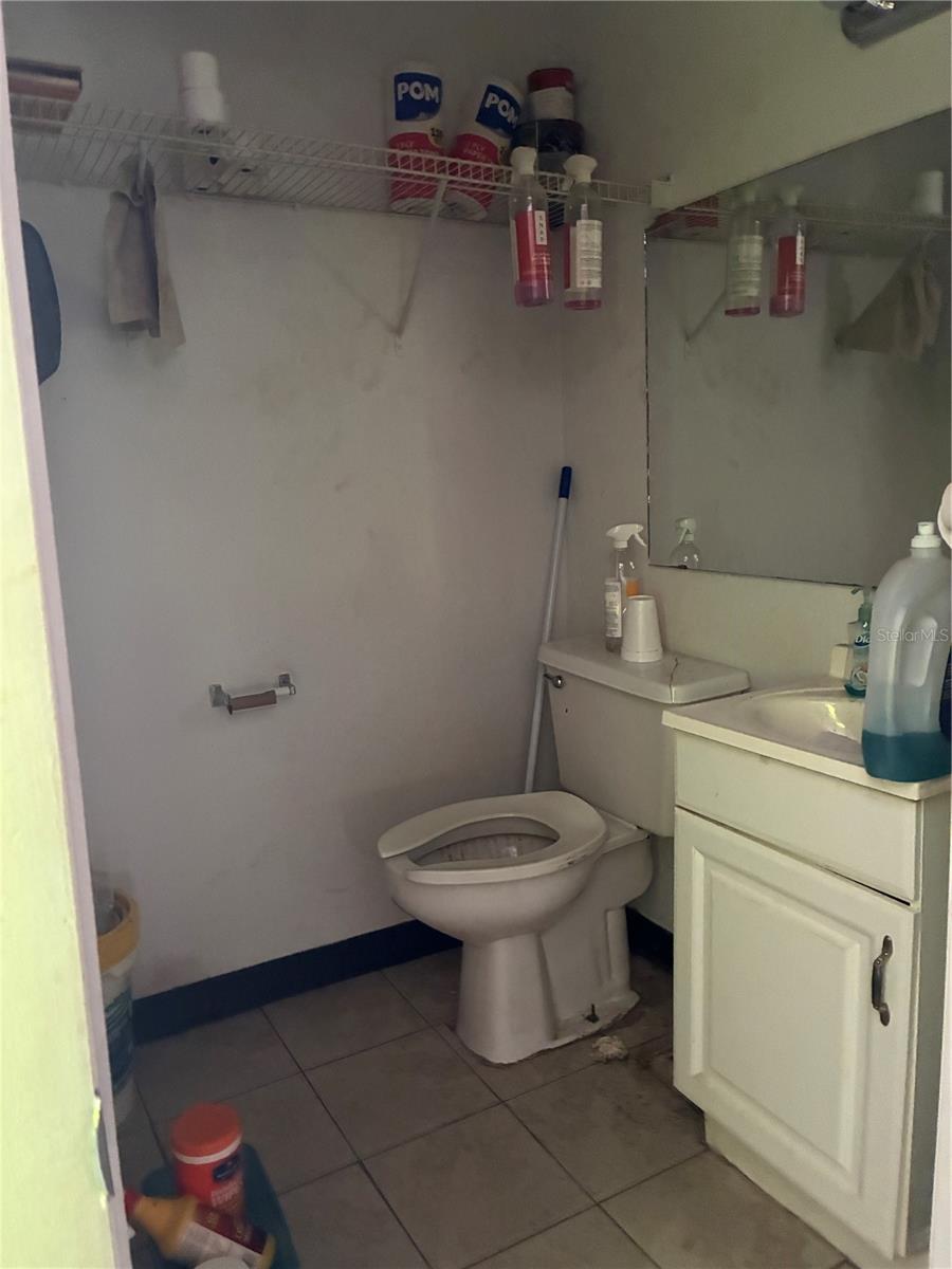 BELL PLAZA PH 02 - Commercial Lease