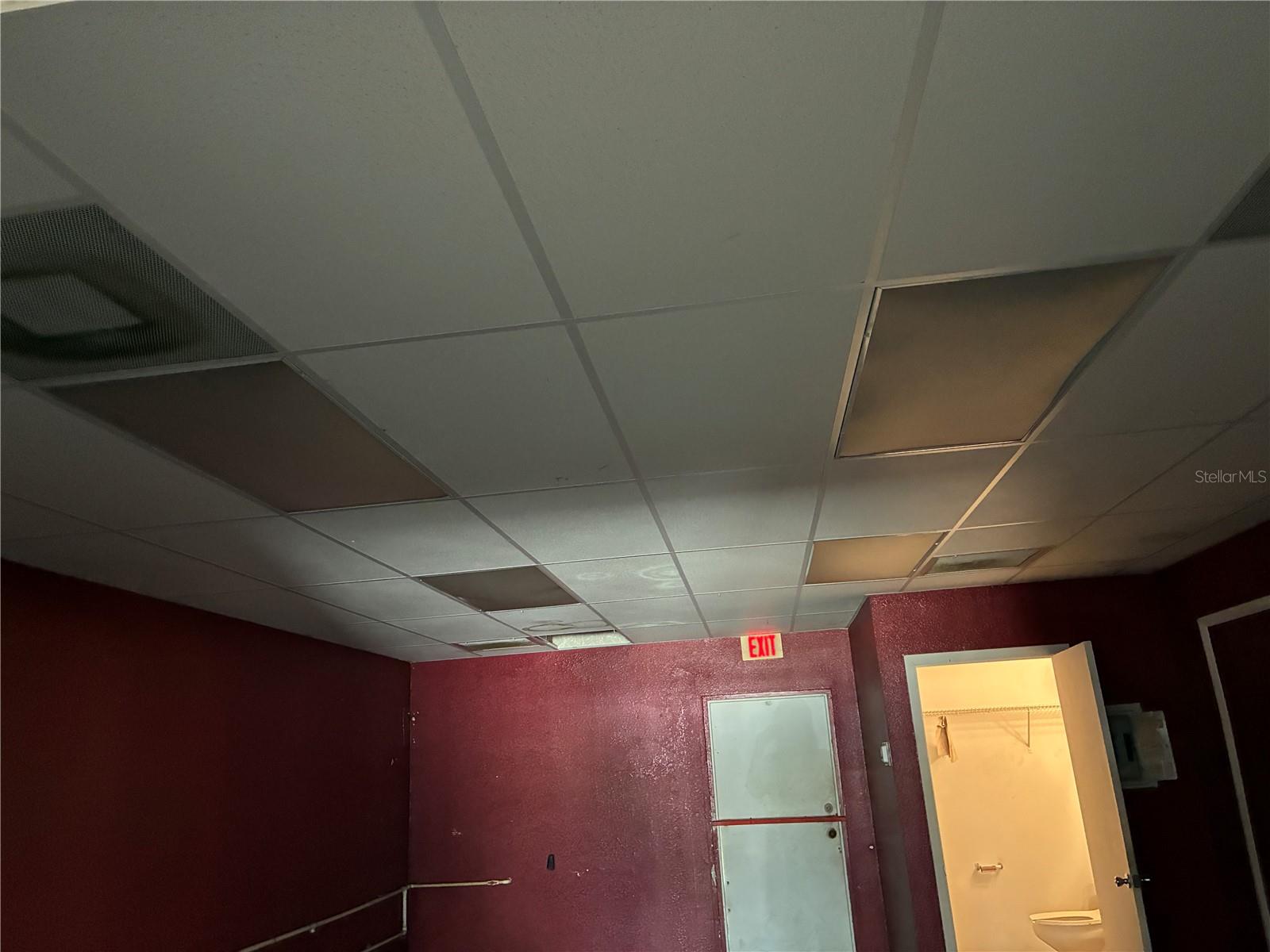 BELL PLAZA PH 02 - Commercial Lease