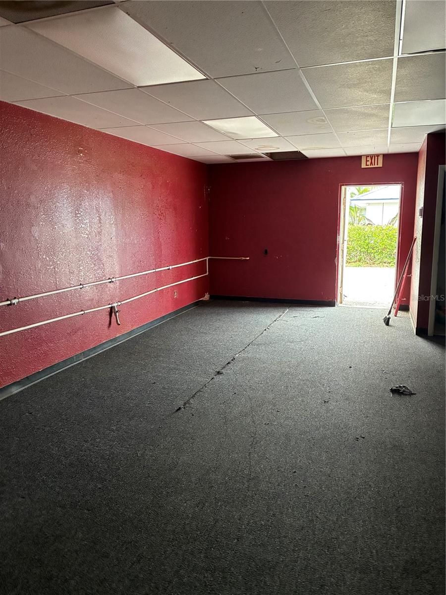 BELL PLAZA PH 02 - Commercial Lease