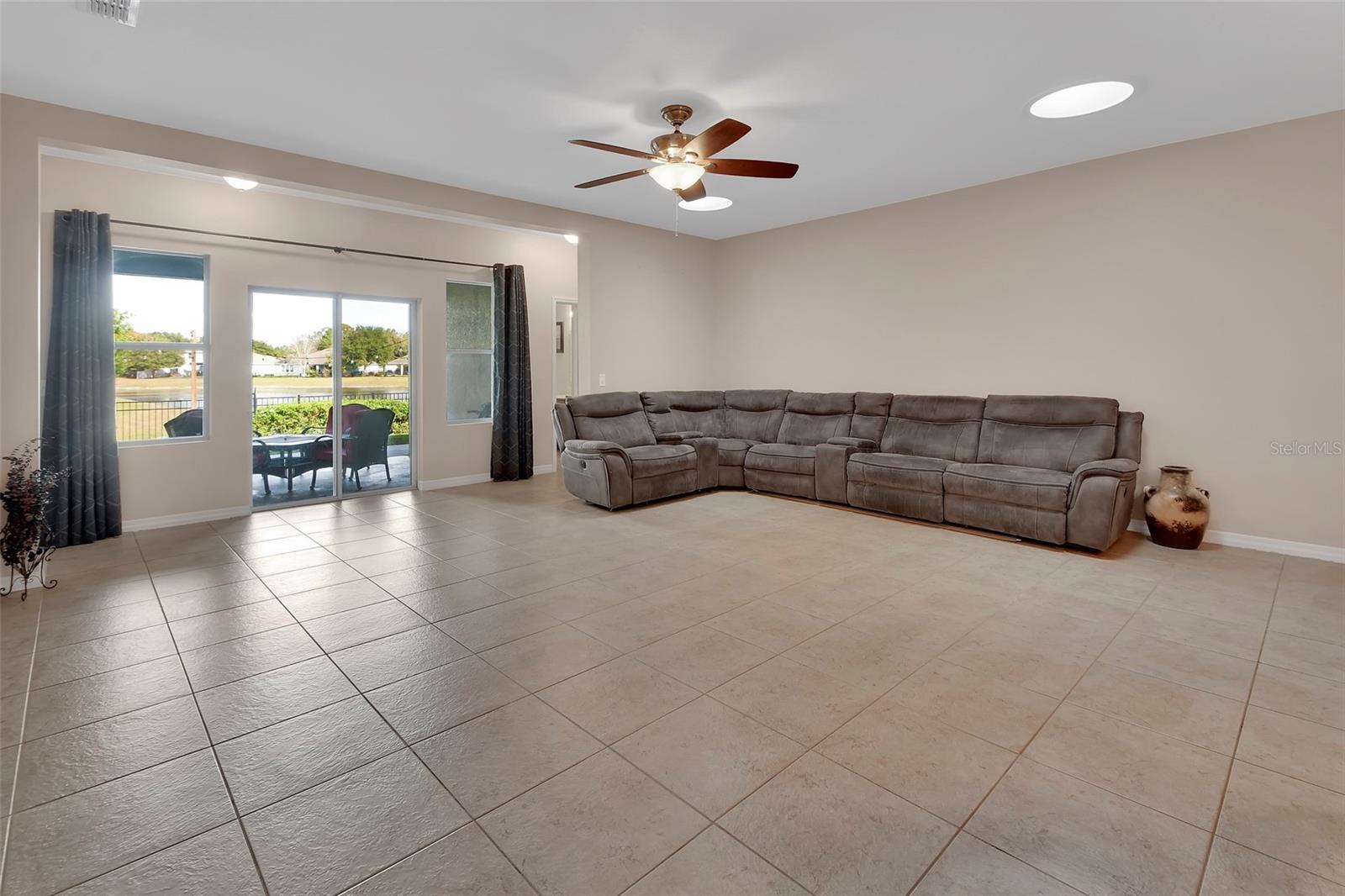 1589 BLUE GRASS BOULEVARD