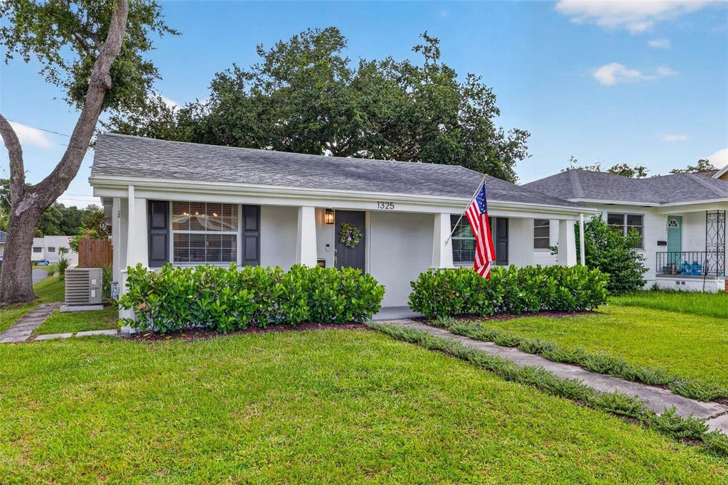 Photo of 1325 21st Avenue N, St Petersburg, FL 33704 (MLS # TB8546642)