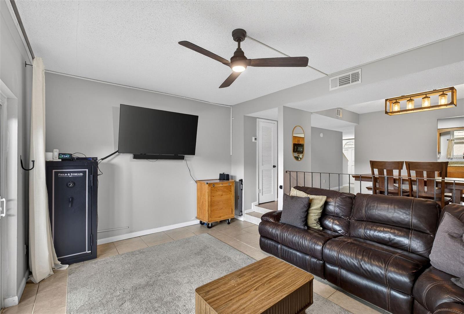 FOUR SEASONS CONDO - Residential