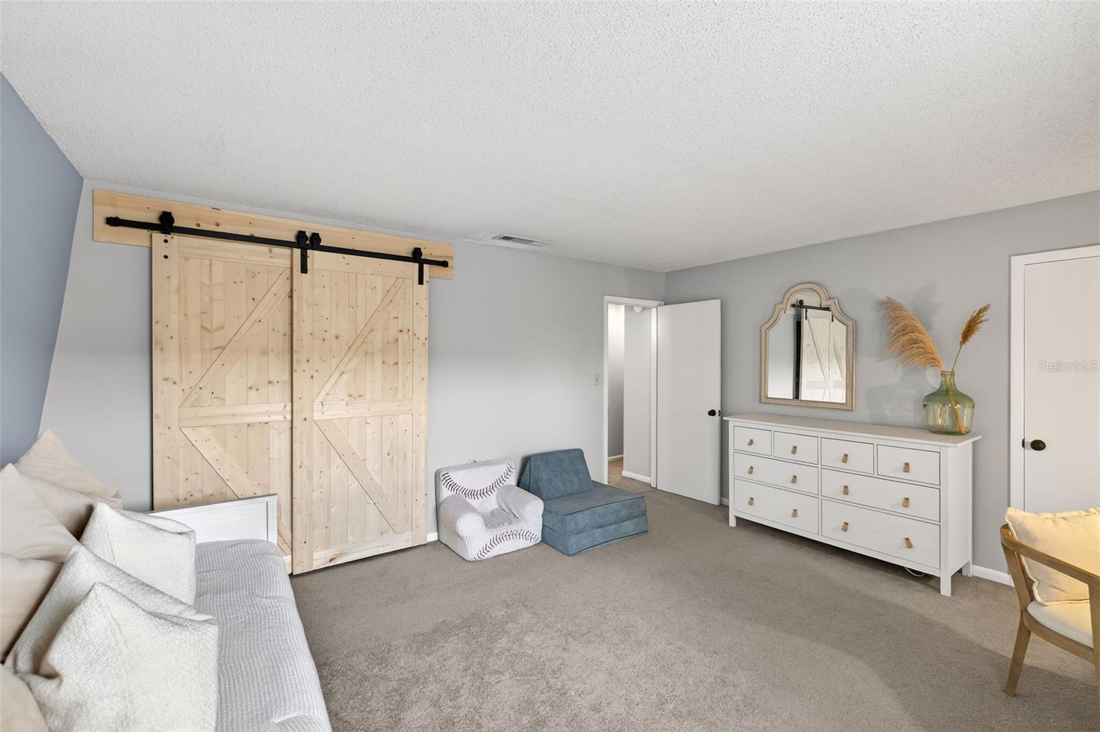 FOUR SEASONS CONDO - Residential