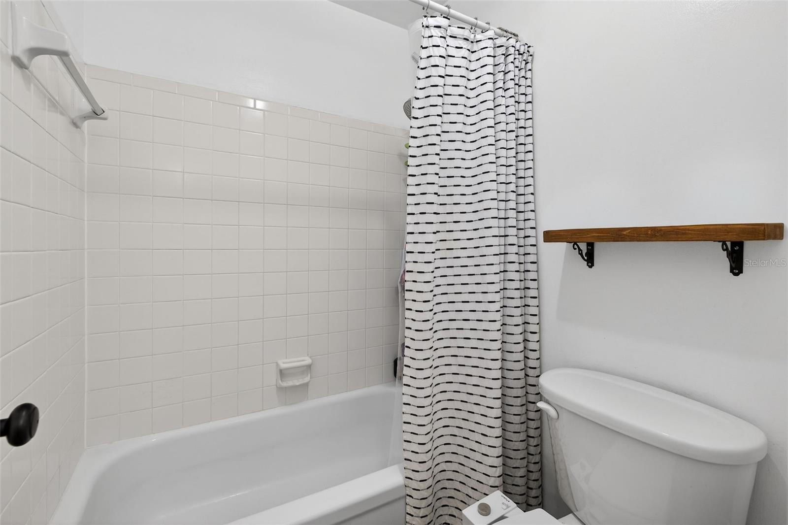 FOUR SEASONS CONDO - Residential