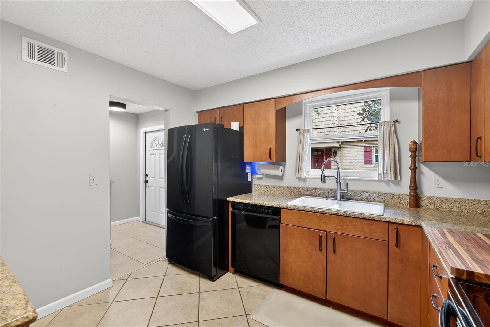 FOUR SEASONS CONDO - Residential