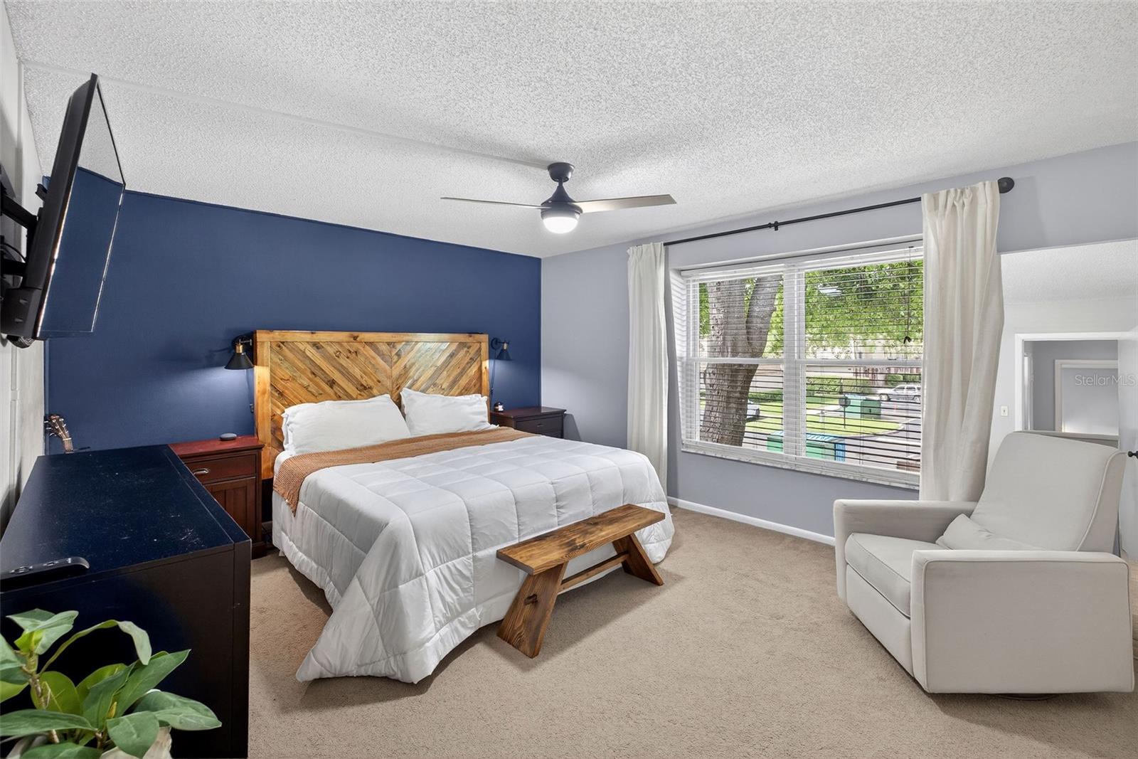 FOUR SEASONS CONDO - Residential