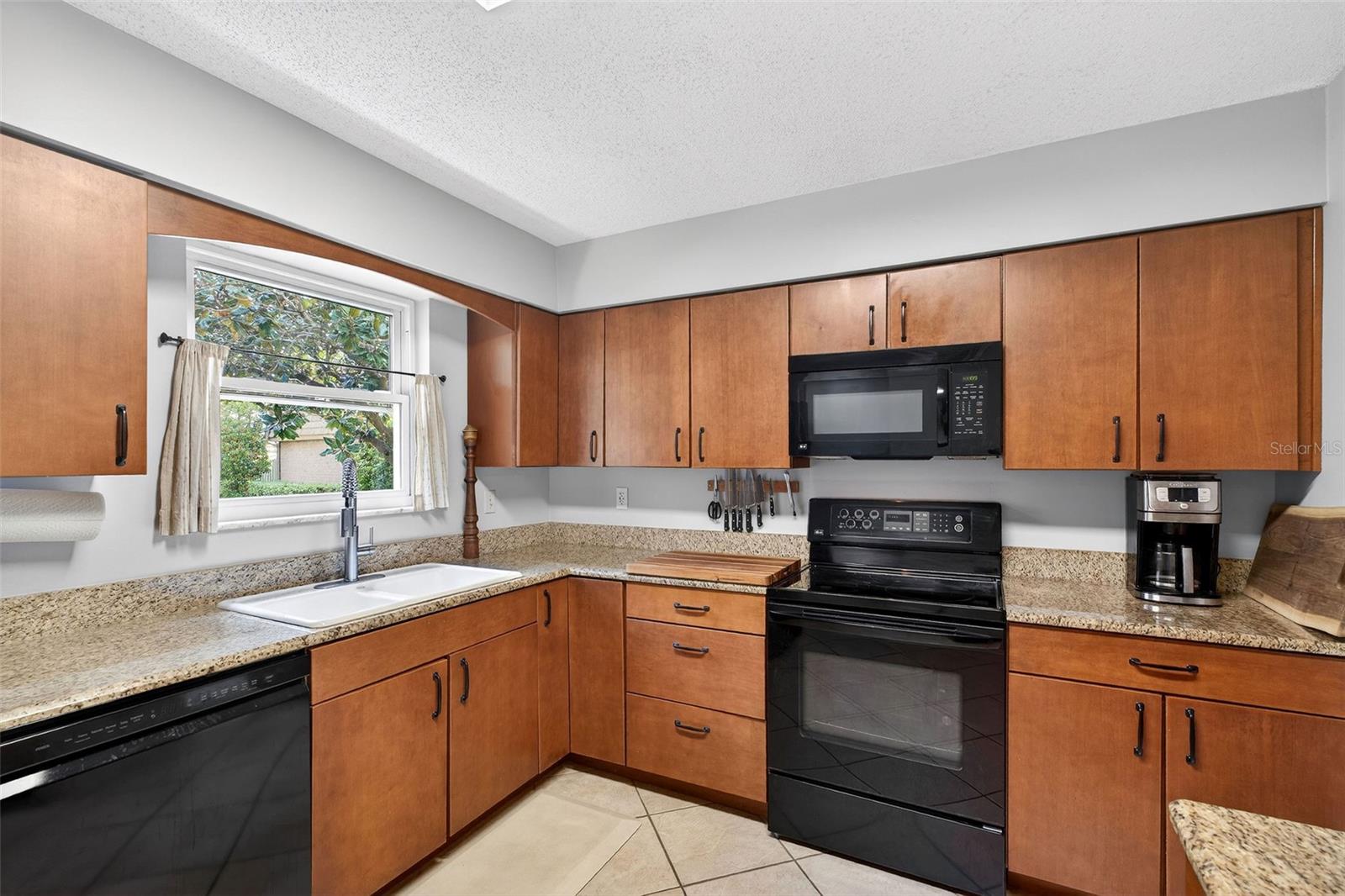 FOUR SEASONS CONDO - Residential