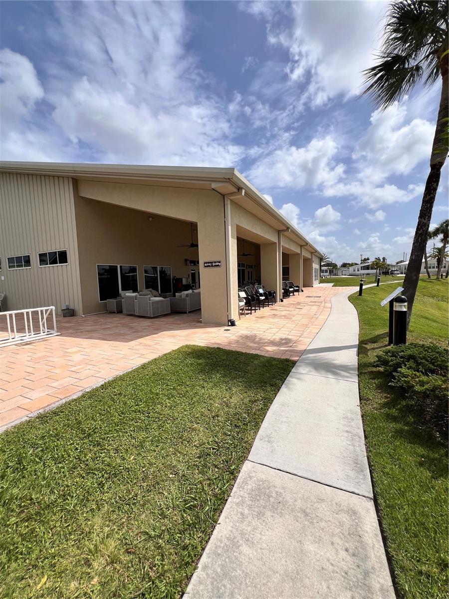 COUNTRY CLUB ESTATES - Land
